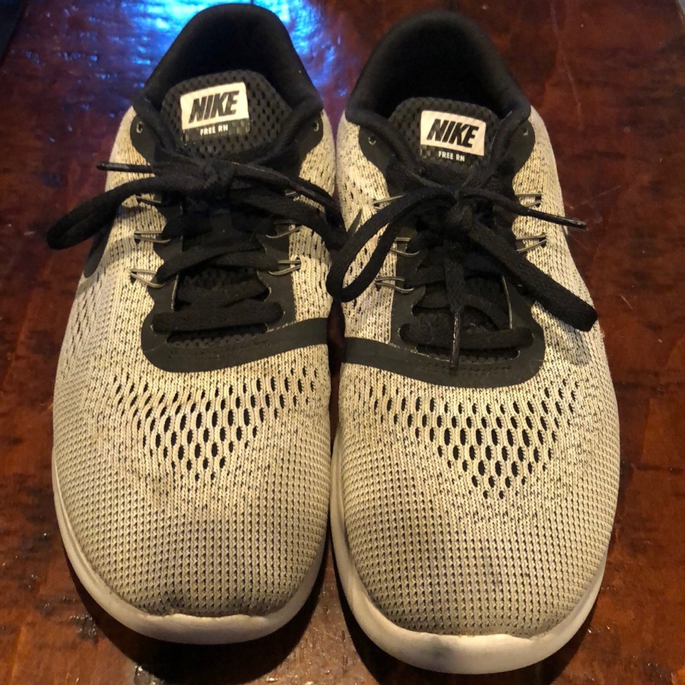 Men’s Nike shoes size 7